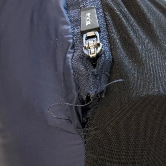 TUMI Patrol Packable PAX Travel Puffer Jacket in Navy - Picture 8 of 9